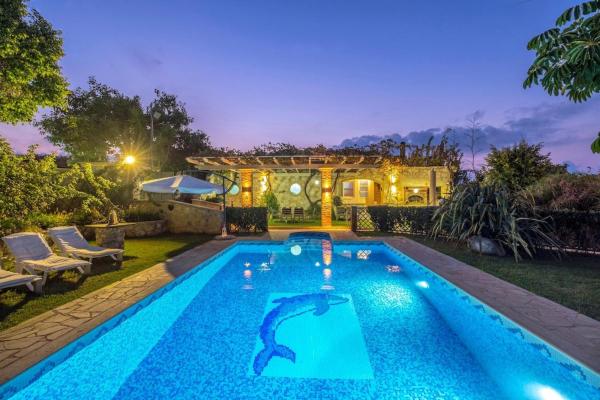 Nikos art Villa in Chania