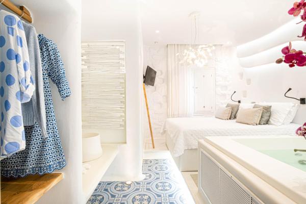 KYMA & HELIOS Deluxe Suites with Hot Tub at AmazeU Suites Naxos