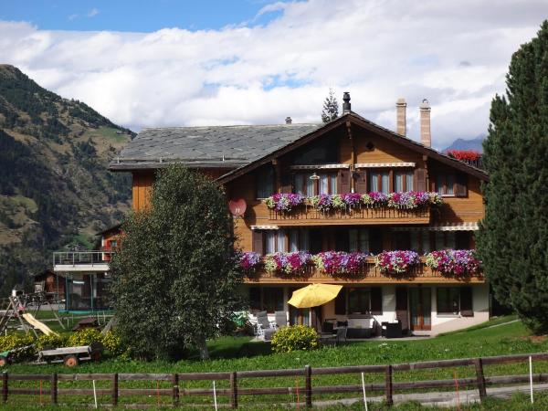 Chalet Petunia