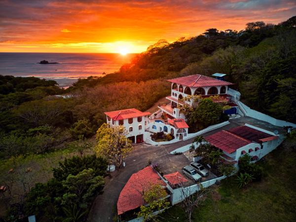 Beachside stay at Villa ViYarte, Забронировать  Отели Сан-Хуан-дель-Сур с бассейном, Бассейн