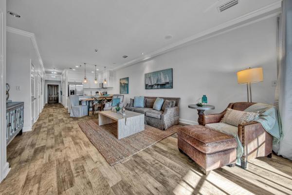 Newly renovated overlooking the Seacrest Village Pool and Beach access, Забронировать  Розмари-Бич Панхэндл Флорида