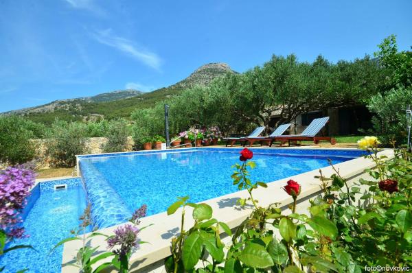 Villa FANI KANUN, Забронировать  Бол Брач, рядом с Пляж Златни Рат