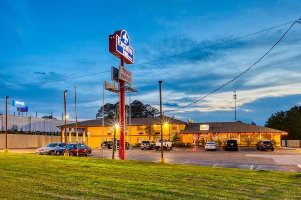 Days Inn & Suites by Wyndham Marshall