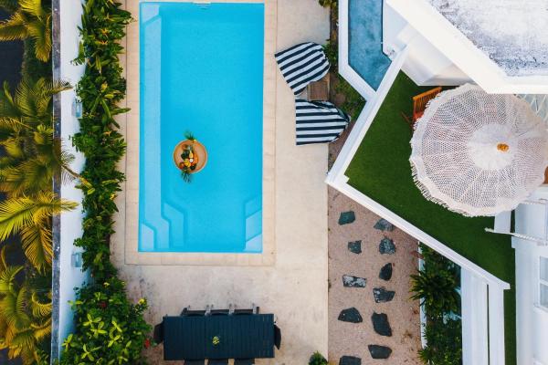 Coco Beach I - Seaside Home , Pool , Beach at 200 meters, Забронировать  Отели Пуант-о-Канноньер с бассейном, Бассейн