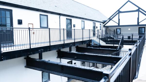 1BR Sleeps 4, 3 mins from City centre & Local Gems
