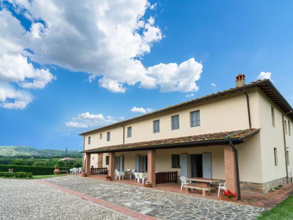 Farmhouse in Bucine with pool