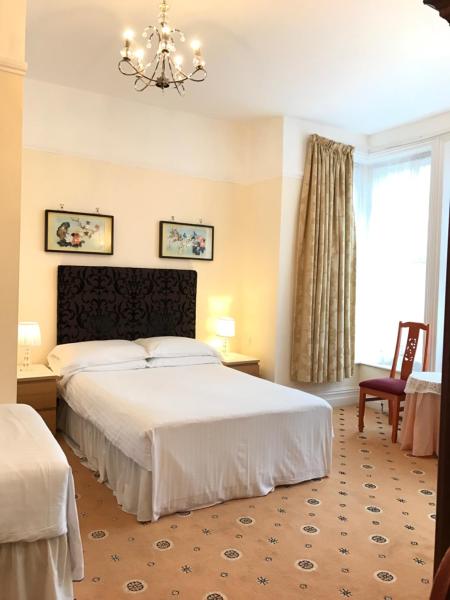 Churchills Hotel