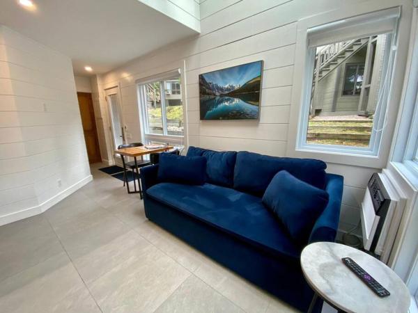 Modern Cottage in the Tremblant Ski Village, Забронировать  Мон-Трамблан Mont Tremblant Region, рядом с Golf le Geant