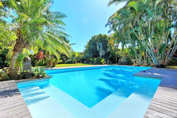 Villa Bao - Piscine - Saint-Pierre, Забронировать  Отели в центре Сен-Пьер, в центре, Парковка