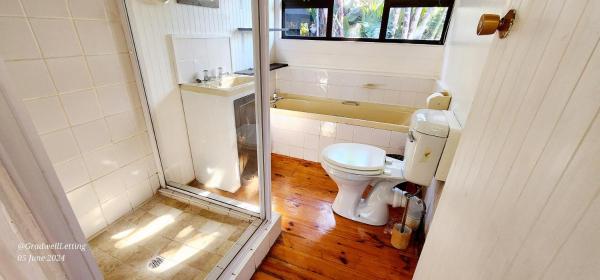 Milkwood Lodge 7 - Sleeps 7, Забронировать  Порт-Эдвард Wild Coast