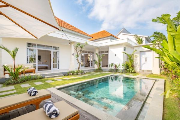 Villa Navaria Canggu, Забронировать  Отели Бадунг с бассейном, Бассейн