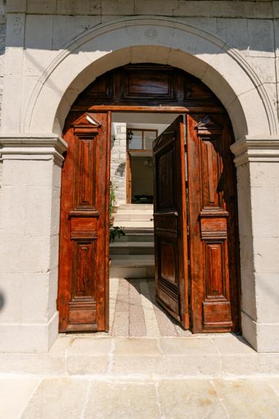 Petrichor, Забронировать  Гирокастра Gjirokastër County