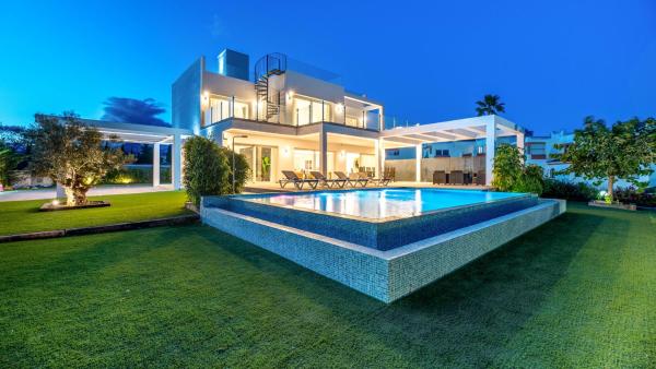 Villapadierna Solstice Sanctuary Villa, Забронировать  Эстепона Коста-дель-Соль