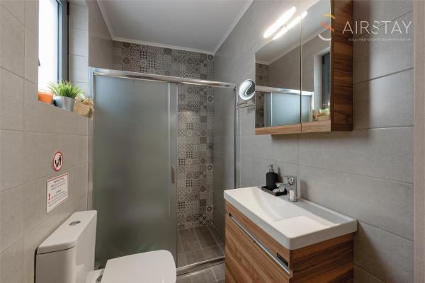 Cheli Apartments Airport by Airstay