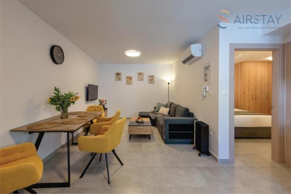 Cheli Apartments Airport by Airstay