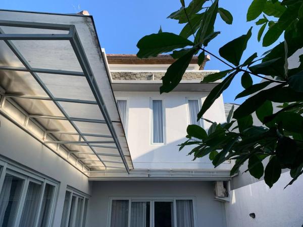 Friends Uluwatu Villa, Забронировать  Недорогие отели провинции Бали, недорогие