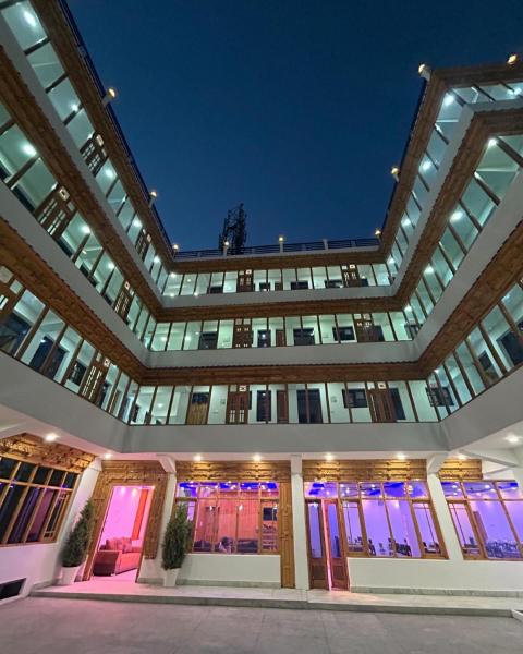 Hotel Lal\s Inn, Забронировать  Отели Каргила 4 звезды, 4*