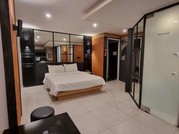 Jamsil Funny Hotel, Забронировать  Сонпха-гу Сеул, рядом с Спорткомплекс Jamsil