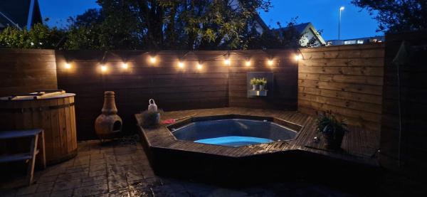 Luxury Villa, hot & cold tub for 8 person, Забронировать  Хабнарфьордюр Хёвюдборгарсвайдид