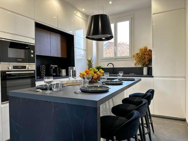 Chic Renovated Home - Nice Libération - Entire 2BR 2BA Apartment or Private Rooms with Private Bathrooms - AC and Garage on request, Забронировать Апартаменты/квартира Ницца Приморские Альпы