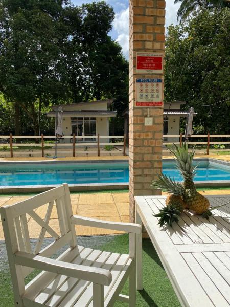 Rajawali Riverside Retreat, Забронировать  Отели Дунгун с бассейном, Бассейн