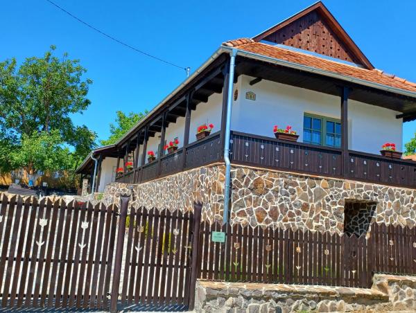 Várlak Hollőkőn Vendégház, Забронировать  Холлокё Ноград