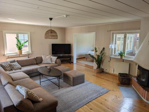 Tranquil Villa with Garden Views & Terrace 3BR, Забронировать  Висбю Готланд