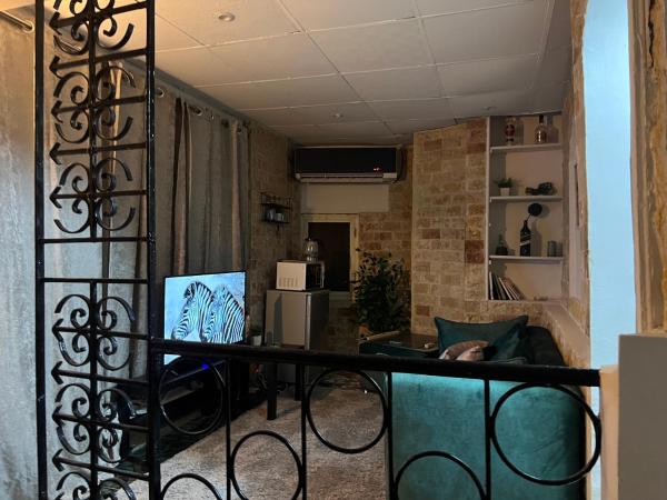 Entire Modern studioin zamalek, Забронировать  Недорогие отели Каира, рядом с Кит-Кат, недорогие