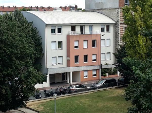 Residence Erasmus, Забронировать  Малакоф Аньер-сюр-Сен