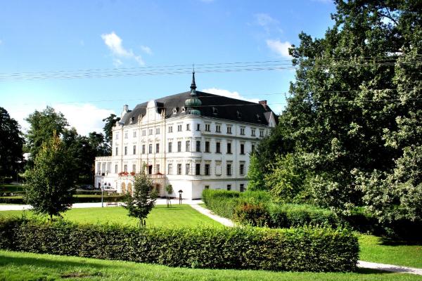 Penzion na zámku Bartošovice, Забронировать  Нови-Йичин 