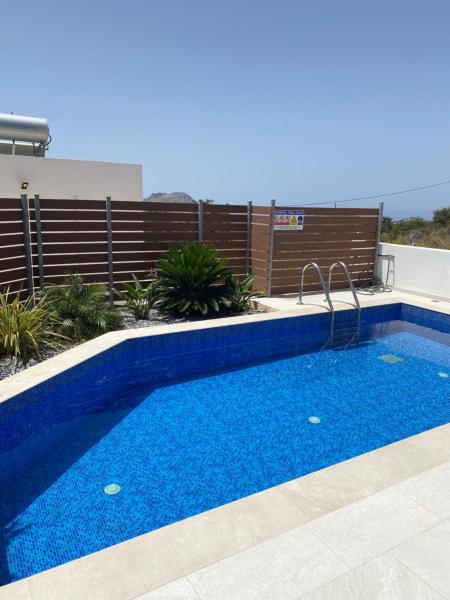 Villa SHIRIN, Забронировать  Отели Marioú с бассейном, Бассейн