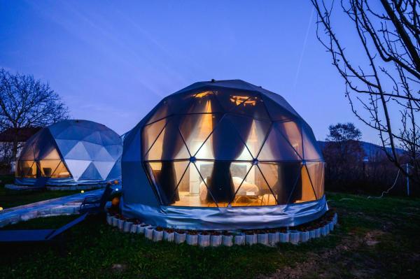 Sun Garden Glamping Domes, Забронировать Кемпинг Кемпинги и глэмпинги Вылча, Кемпинг