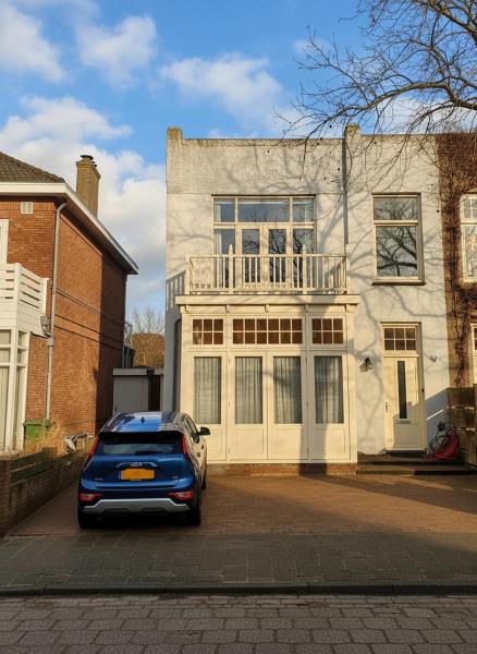 Villa Harry with private parking, Забронировать  Зандворт Zuid-Kennemerland