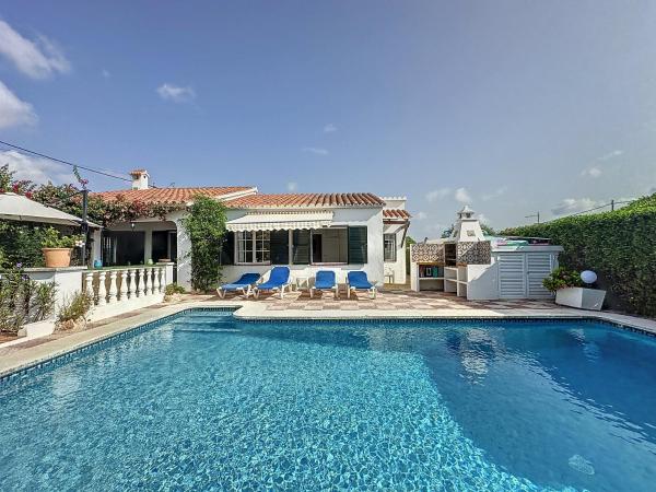 Villa Jones, Забронировать  Отели Кала-эн-Портера с бассейном, рядом с Пещера Кова-д'эн-Хорой, Бассейн