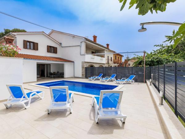 Holiday Home Villa Marija by Interhome, Забронировать  Отели Pula Region с бассейном, Бассейн