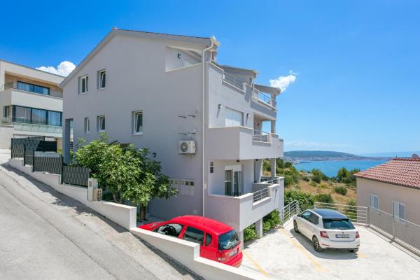 Apartments with parking space Seget Donji, Trogir - 23273, Забронировать Апартаменты/квартира Сегет Доньи Трогир