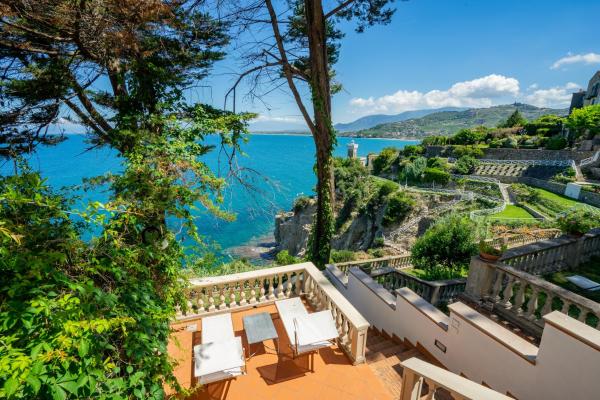 Lighthouse View Villa with Sea View Terrace and Garden, Забронировать  Агрополи Cilento Coast