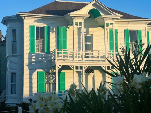 Lotus Galveston, Забронировать  Галвестон Texas Gulf Coast