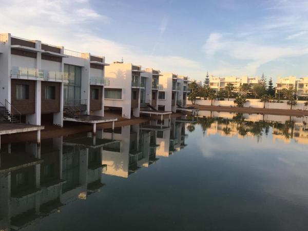 Villa de Luxe, Забронировать  Отели Бузника с бассейном, Бассейн