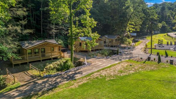 5 Cabins In Gburg Sleeps 16 Firepit & Games