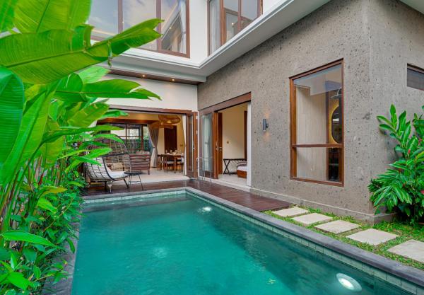 Queeno Villa Nusa Dua, Забронировать  Отели Унгасан с бассейном, Бассейн