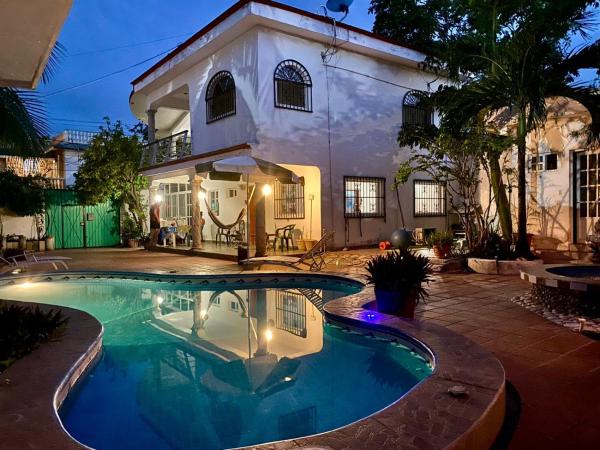 Casamaya Hostel & Diving, Забронировать  Недорогие отели Косумель, недорогие