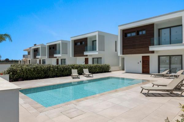 Serenity Waves Villa 9, Забронировать  Отели Sophtadhes с бассейном, Бассейн
