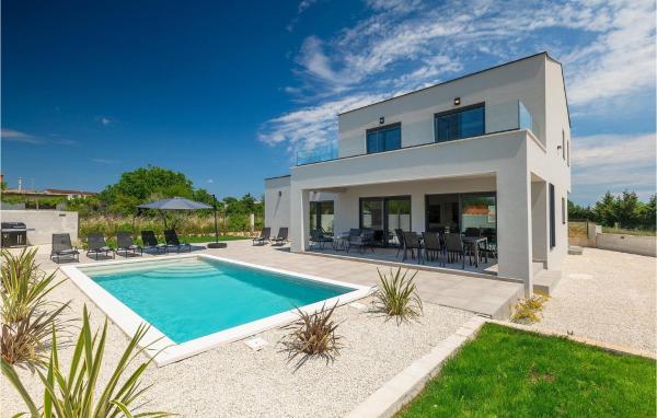 Villa Esire, Забронировать  Отели Пула 5 звезд, 5*