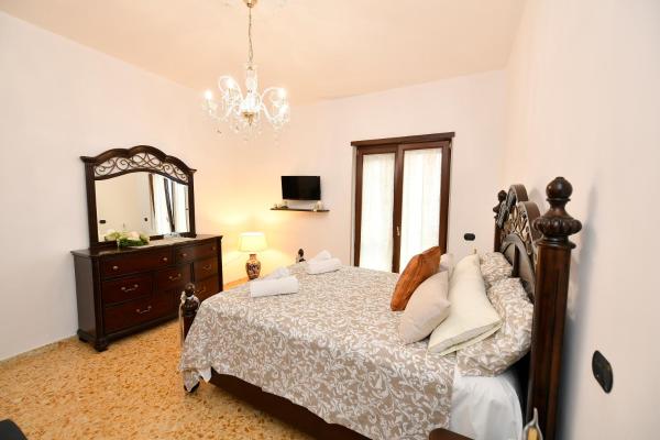 B&B Family, Забронировать  Торре-дель-Греко Кампания
