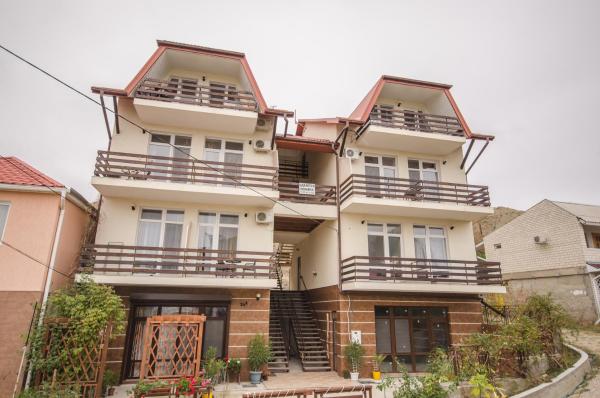 Uyut Guest House