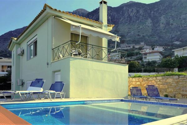 SEMIRAMIS SUITES with pool