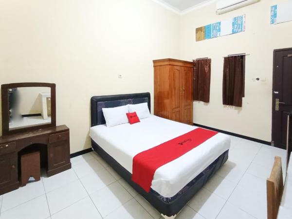 RedDoorz at Ratu Homestay Syariah Near Lippo Mall Banyuwangi, Забронировать  Баньюванги провинция Восточная Ява