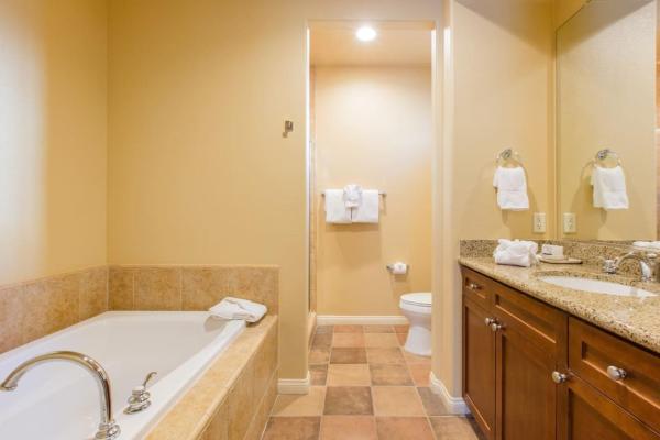 Legacy Villas Resort Luxury Next to Paseo Fountain, Забронировать  Ла-Кинта Coachella Valley