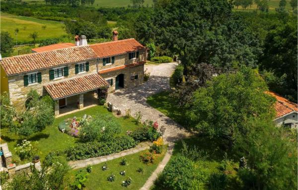 Villa Mikales, Забронировать  Pulgarija Čepić Central Istria